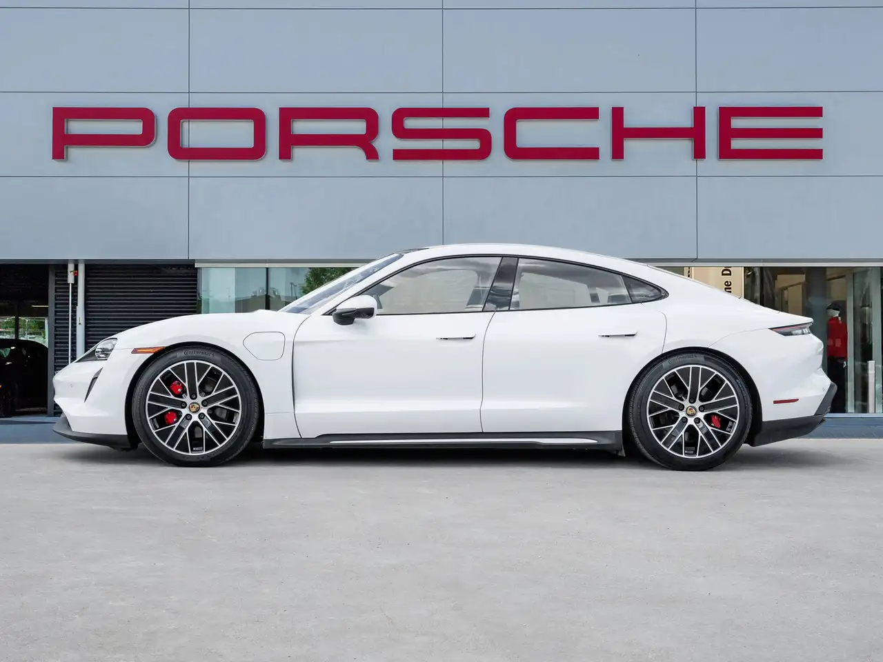Porsche Taycan - Image 2