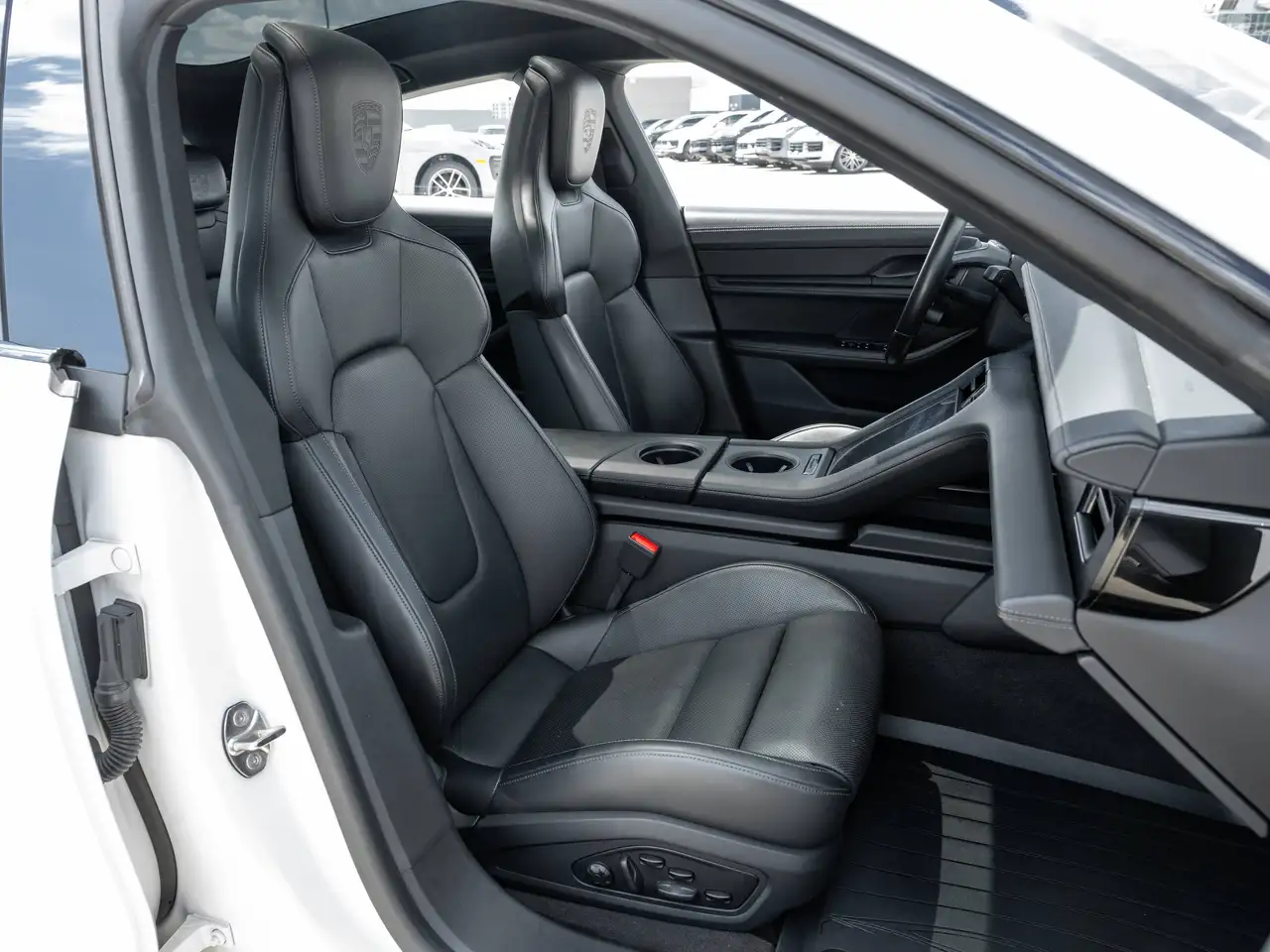 Porsche Taycan - Image 5