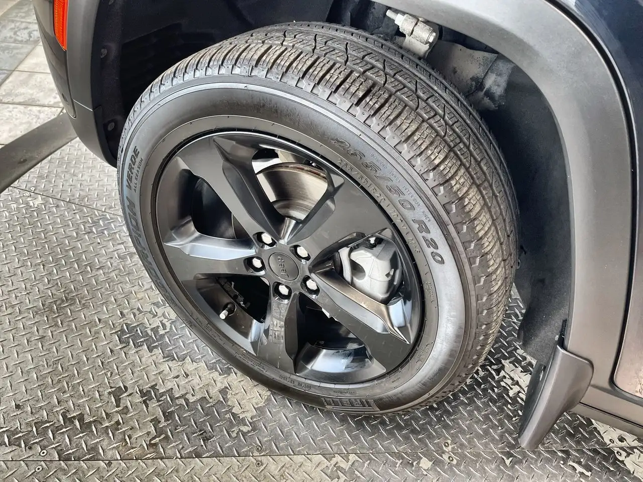 Jeep Grand Cherokee - Image 18