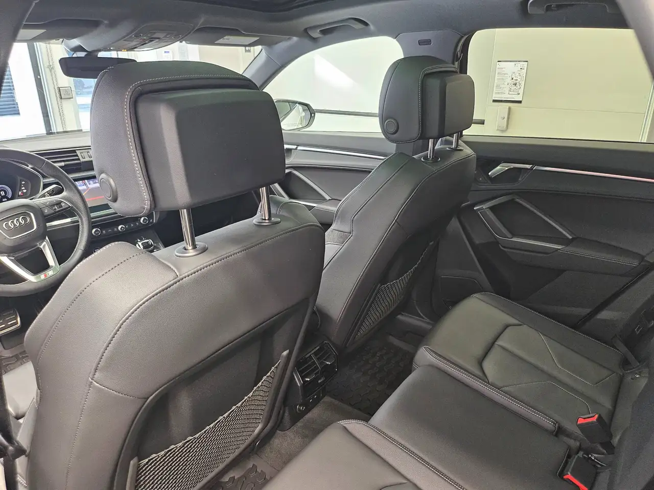 Audi Q3 - Image 12