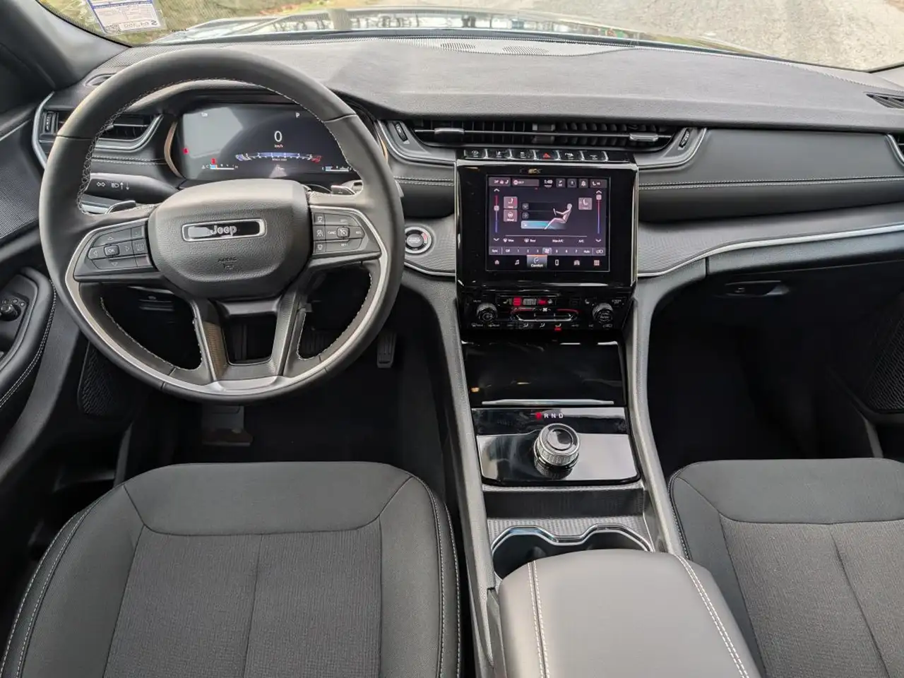 Jeep Grand Cherokee - Image 13