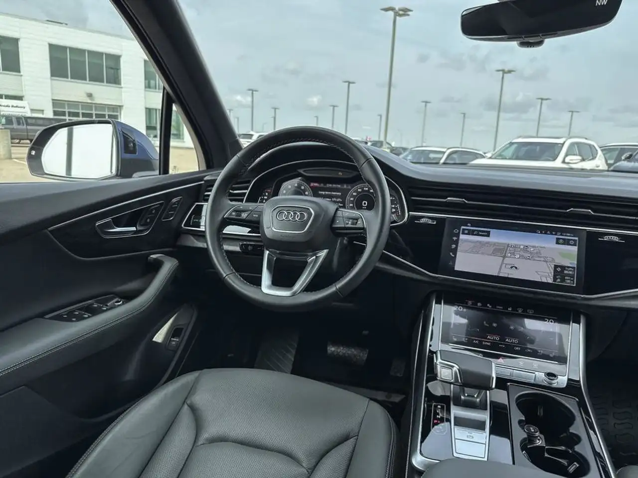 Audi Q7 - Image 10