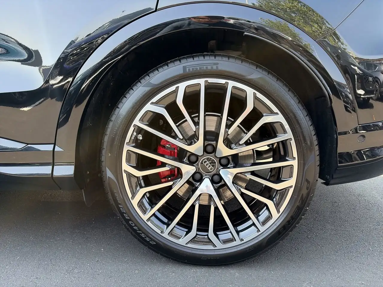 Audi SQ5 - Image 18