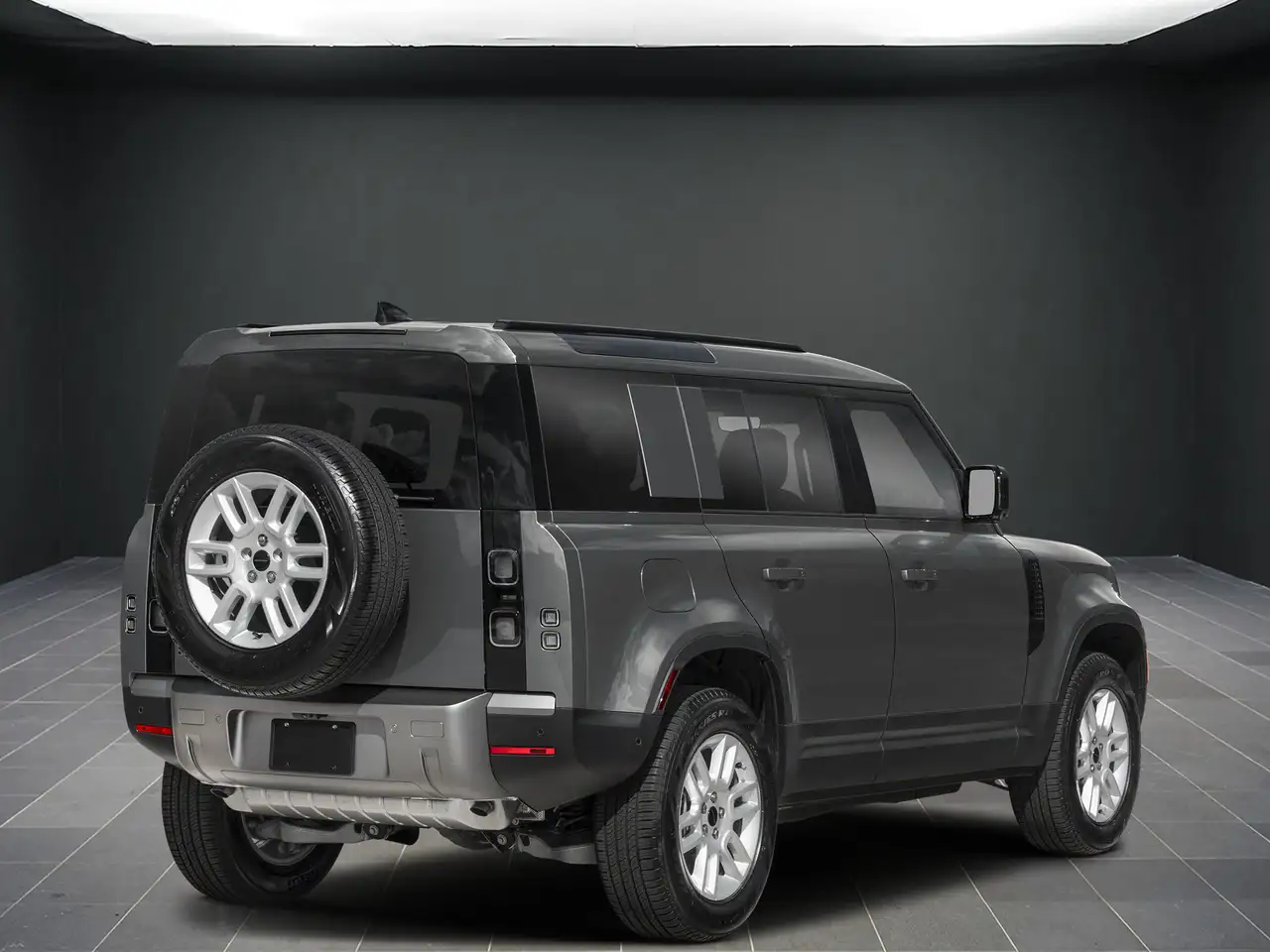 Land Rover Defender - Image 3