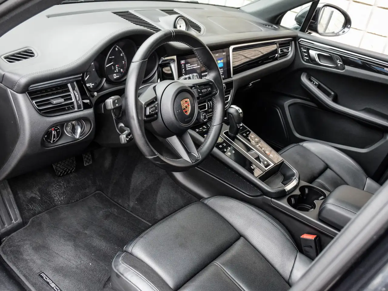 Porsche Macan - Image 13