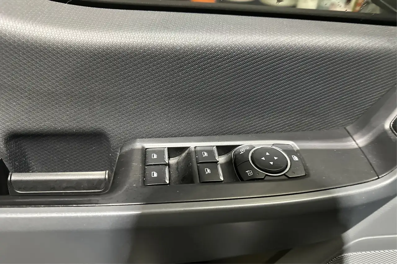 Ford F-150 - Image 23