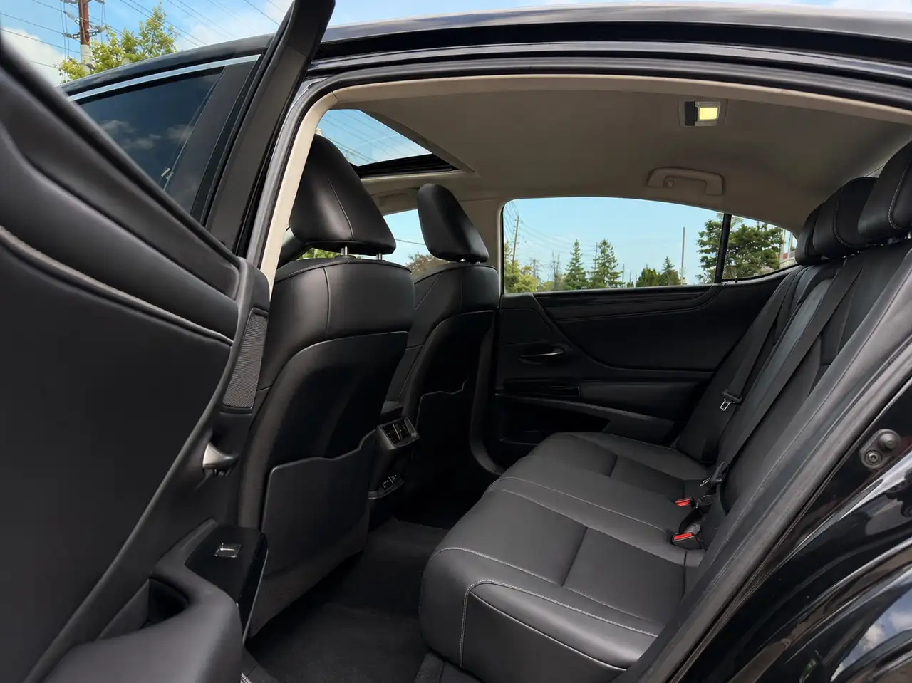 Lexus ES - Image 9