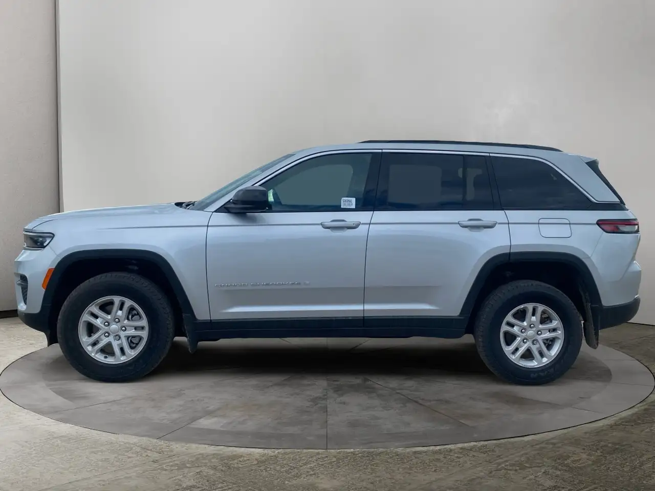 Jeep Grand Cherokee - Image 2