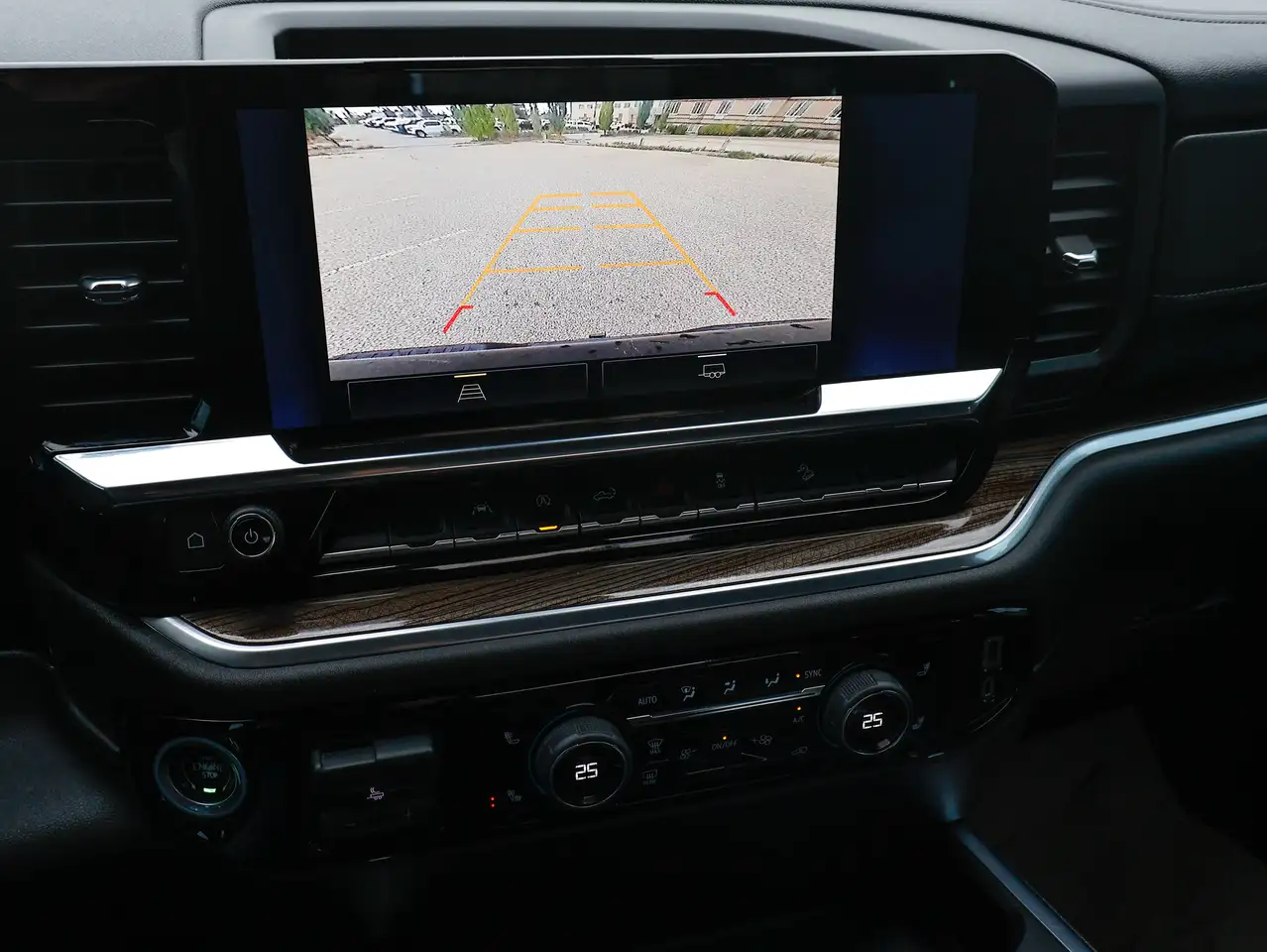 Chevrolet Silverado 1500 - Image 25