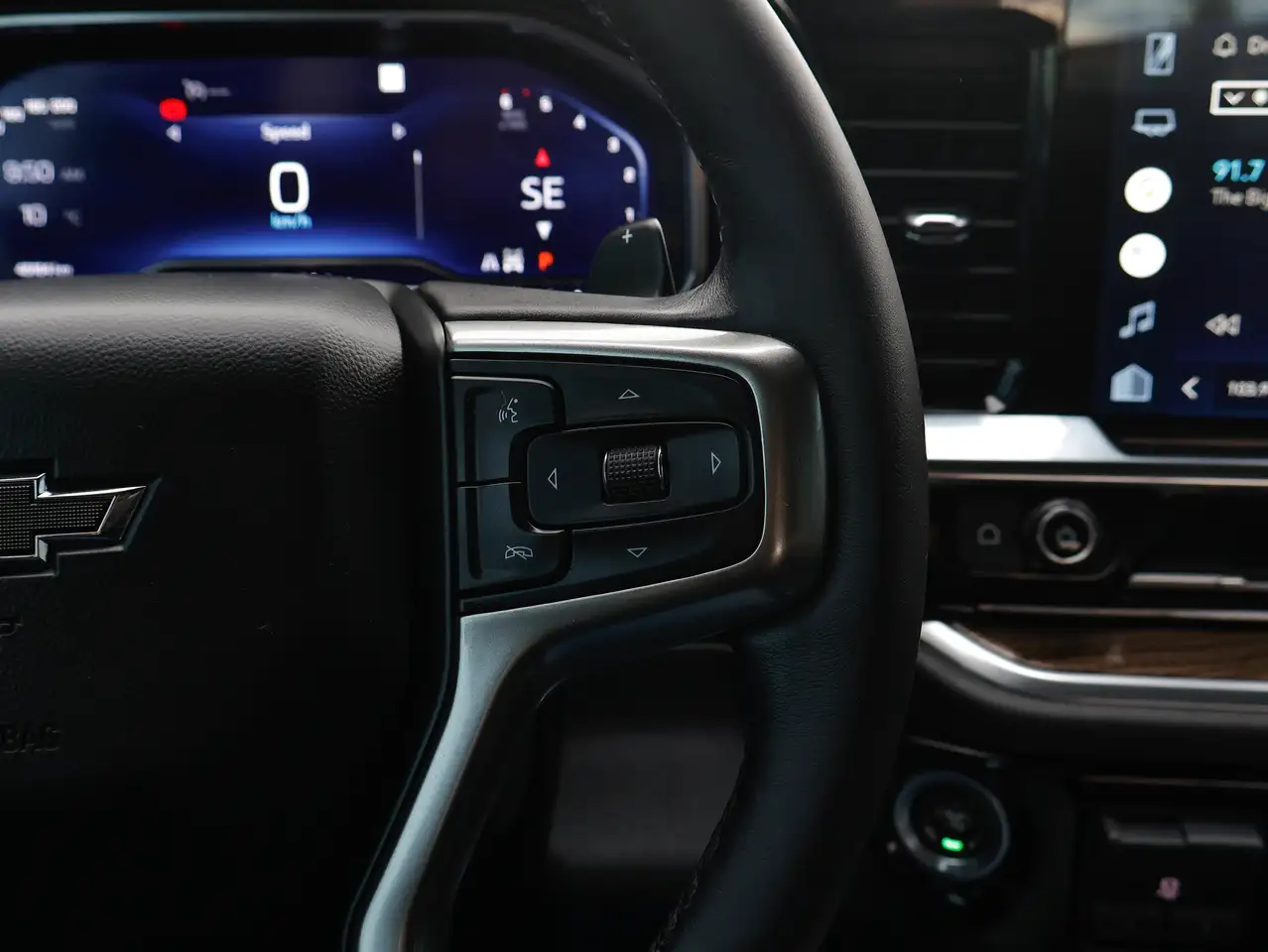 Chevrolet Silverado 1500 - Image 22