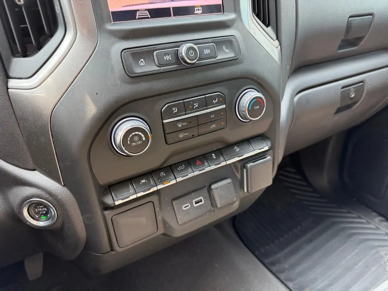 Chevrolet Silverado 1500 - Image 19