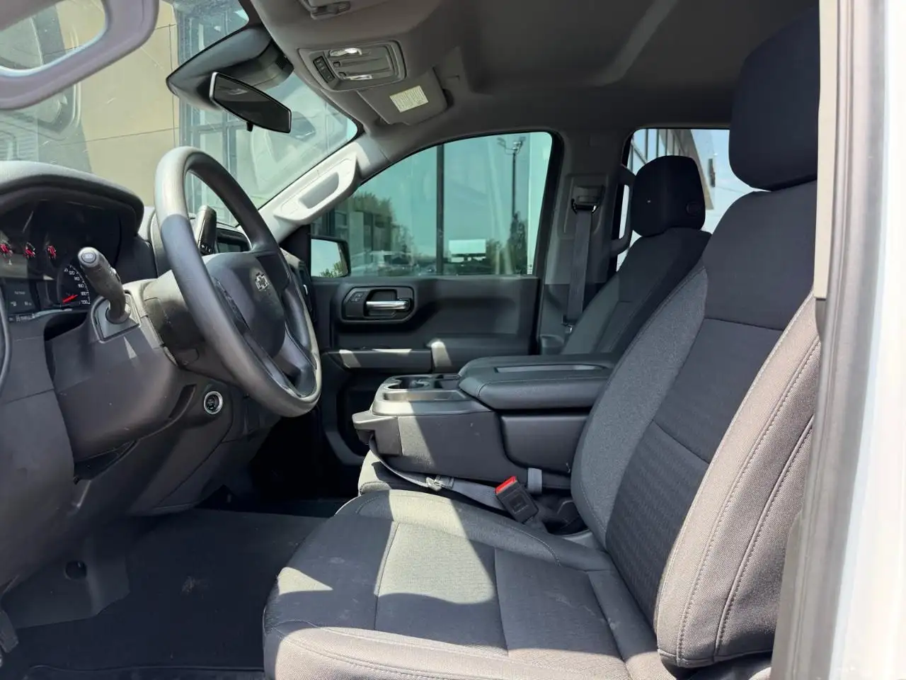 Chevrolet Silverado 1500 - Image 14