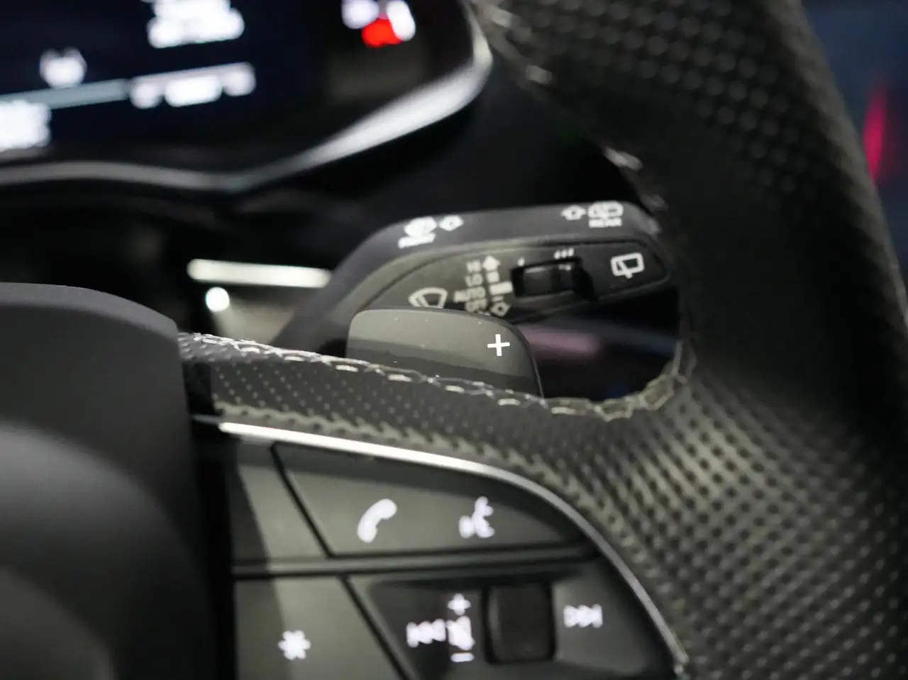 Audi SQ8 - Image 15