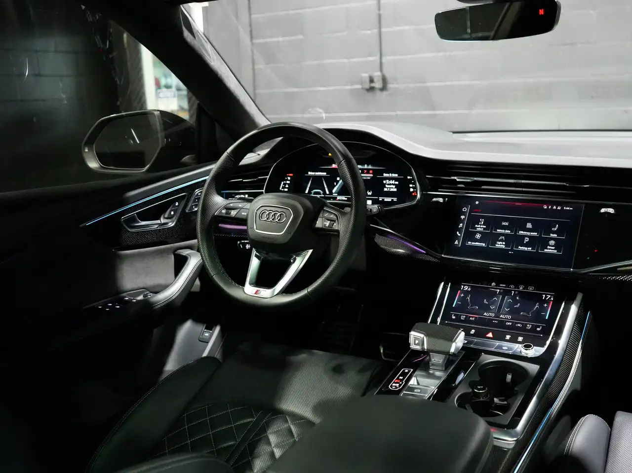 Audi SQ8 - Image 38
