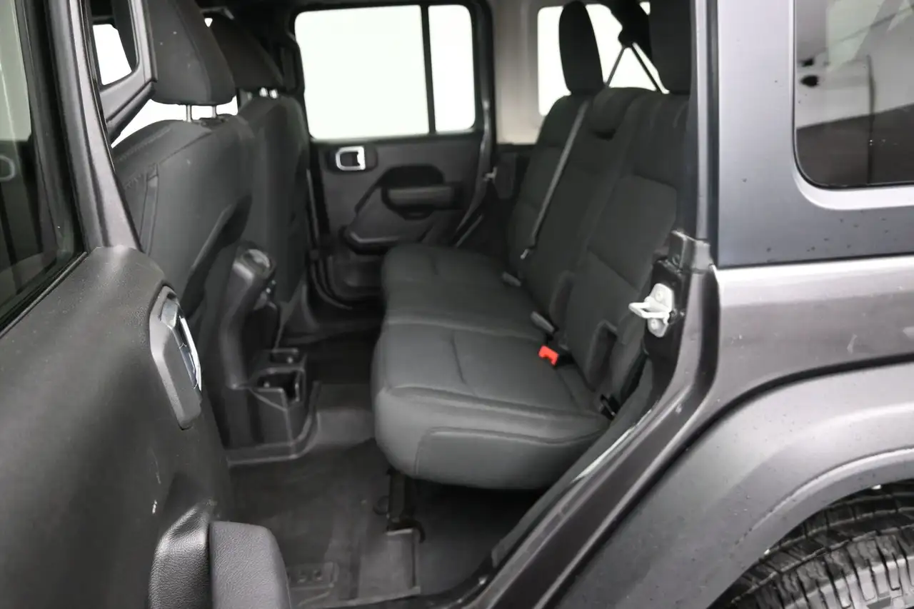 Jeep Wrangler - Image 19