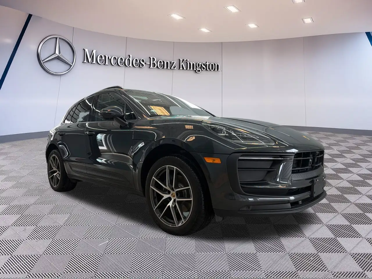 Porsche Macan - Image 1