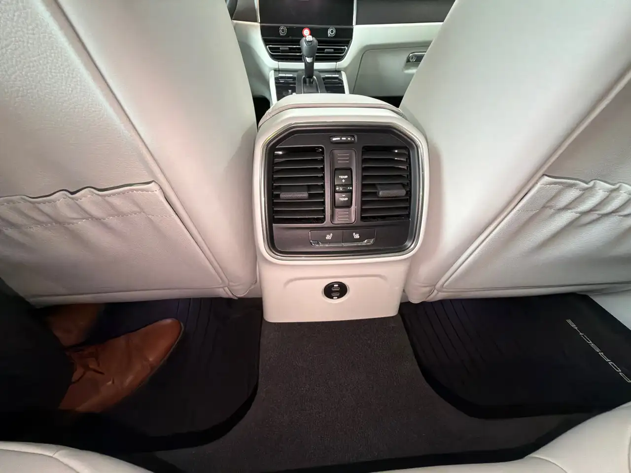 Porsche Macan - Image 28