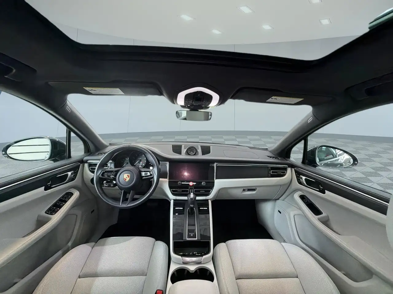 Porsche Macan - Image 26