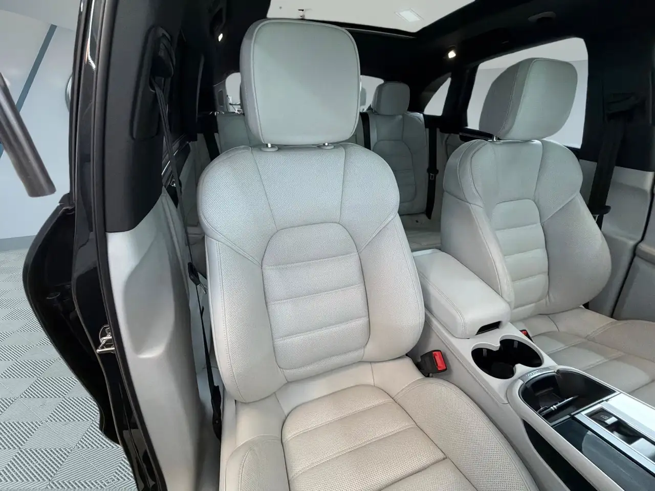 Porsche Macan - Image 31
