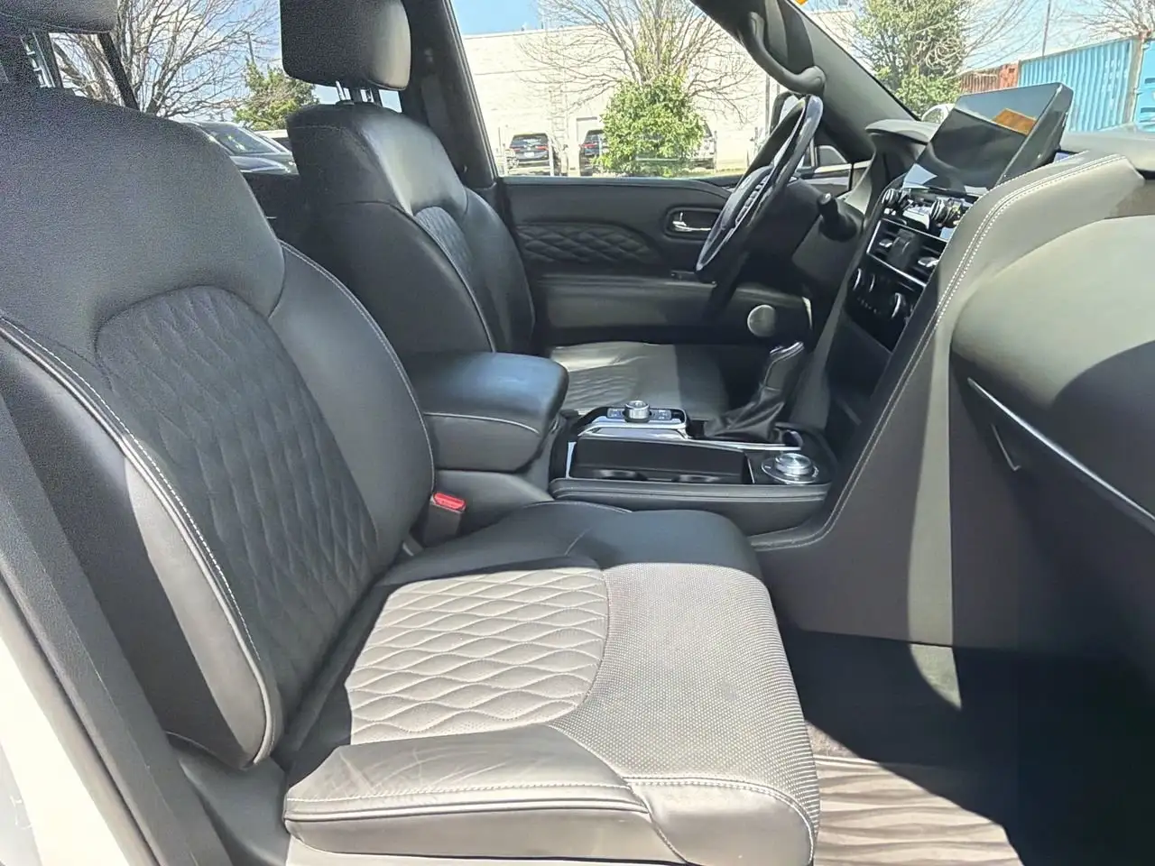 Infiniti QX80 - Image 34