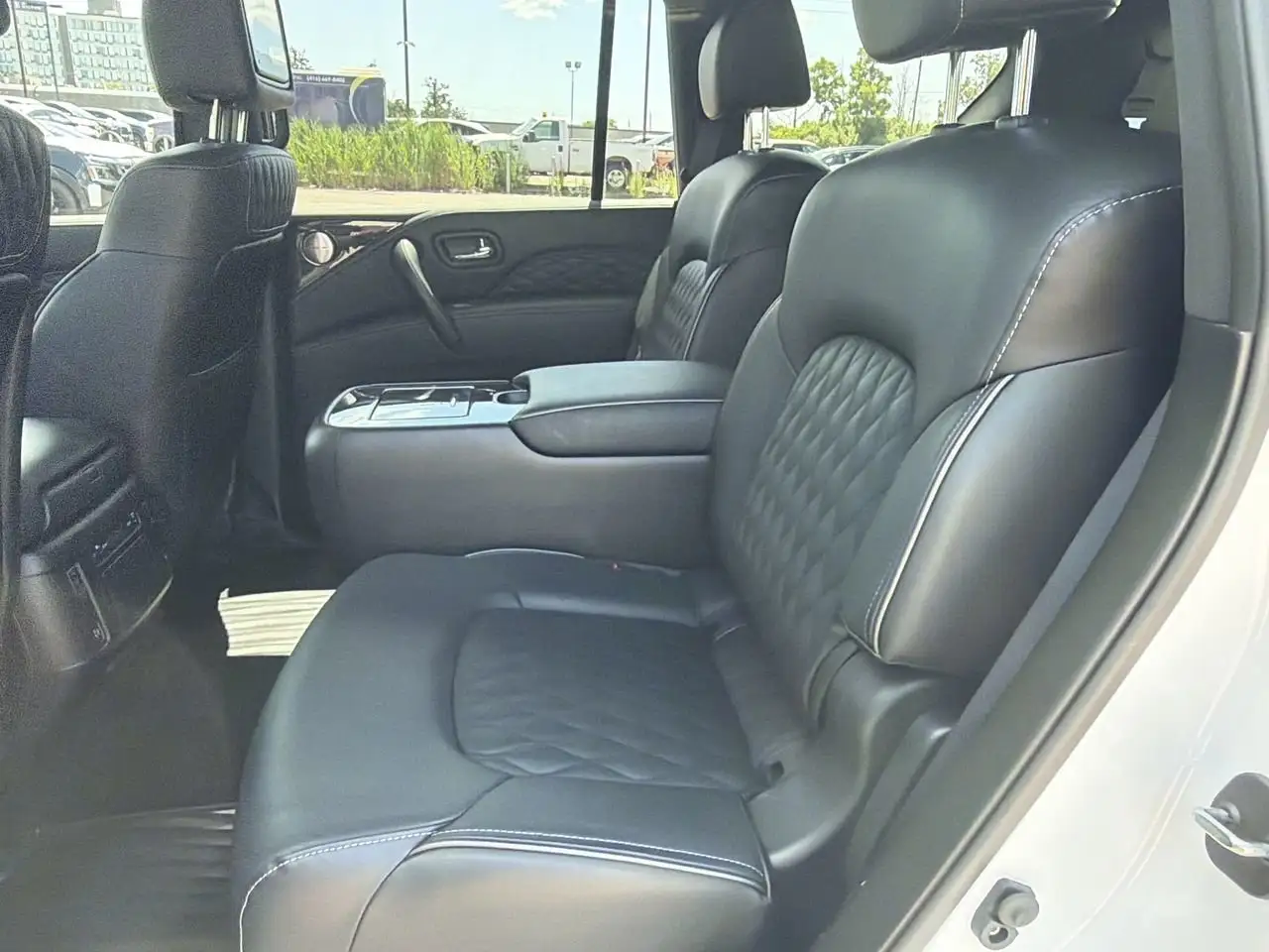 Infiniti QX80 - Image 31
