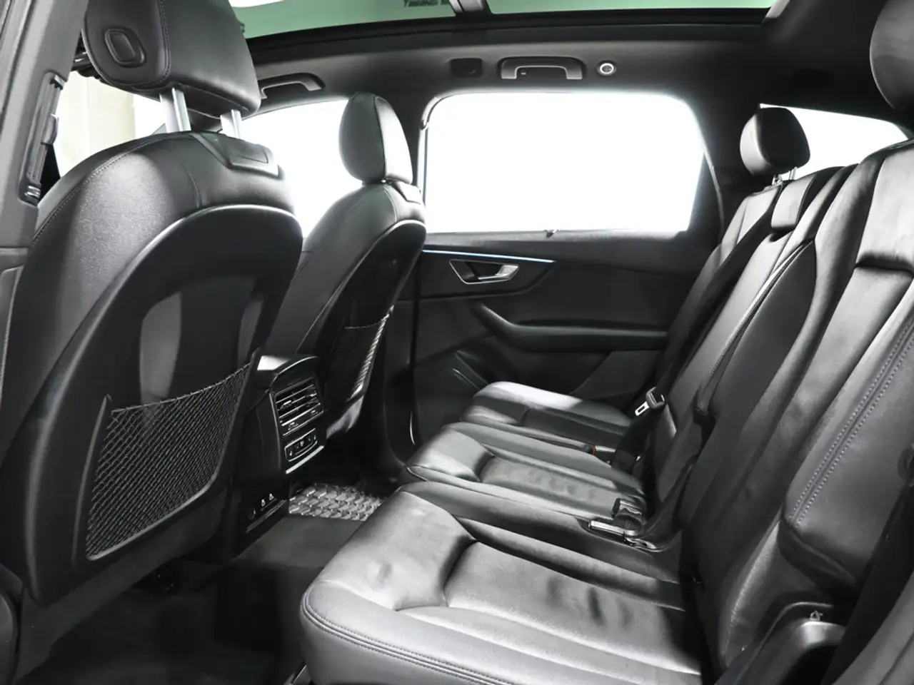 Audi Q7 - Image 26