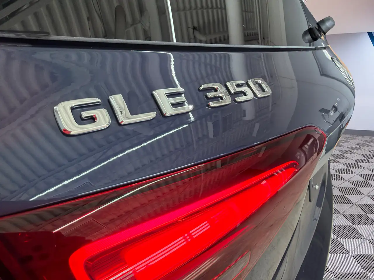 Mercedes-Benz GLE - Image 27