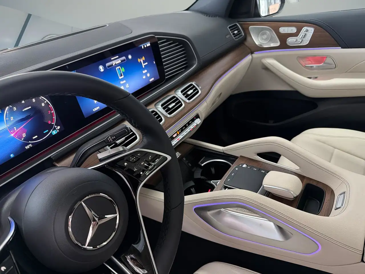 Mercedes-Benz GLE - Image 11