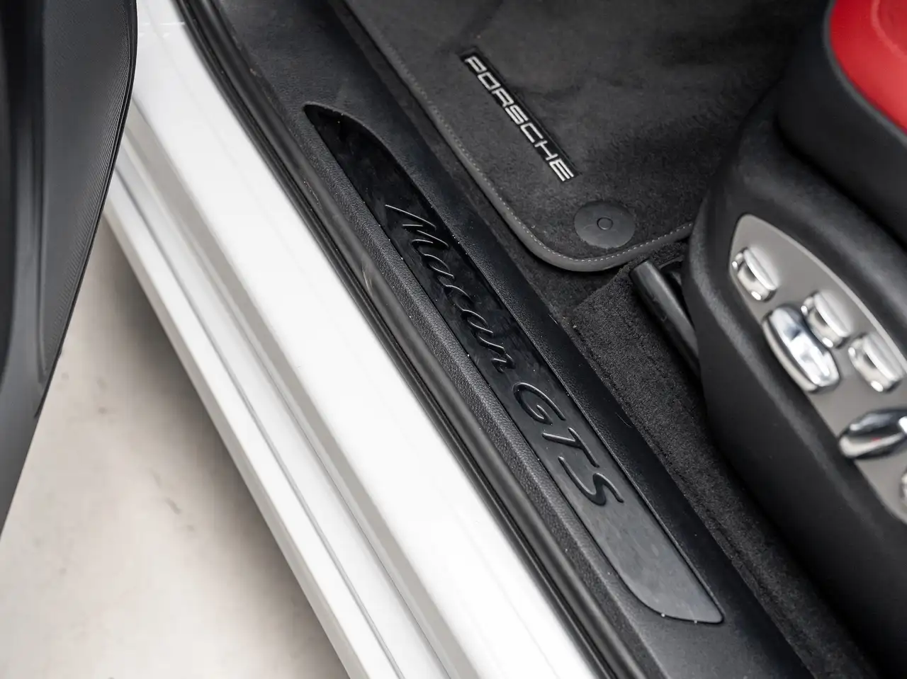 Porsche Macan - Image 19