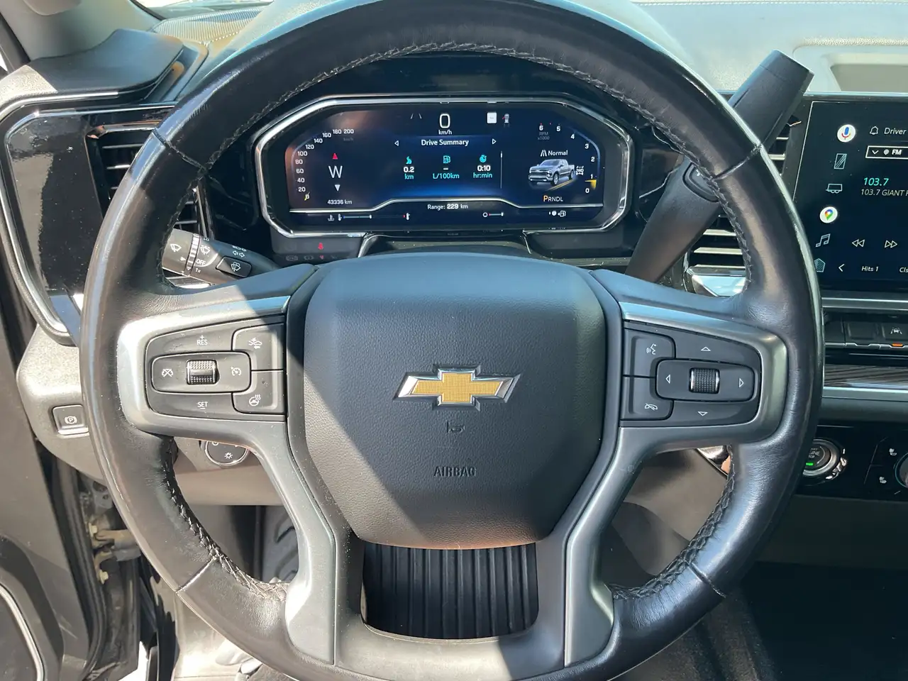 Chevrolet Silverado 1500 - Image 23