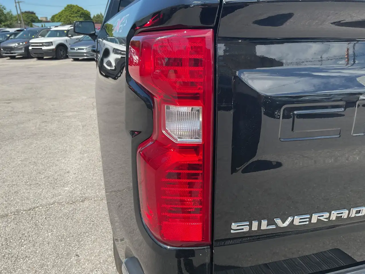 Chevrolet Silverado 1500 - Image 15