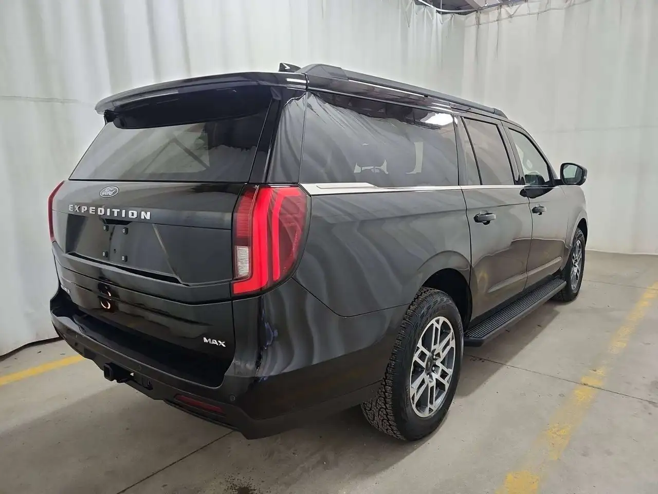 Ford Expedition - Image 4