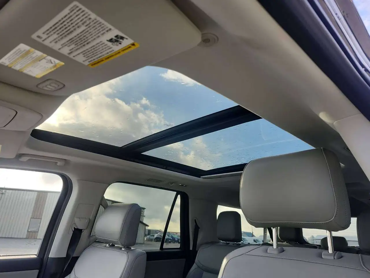 Ford Expedition - Image 13