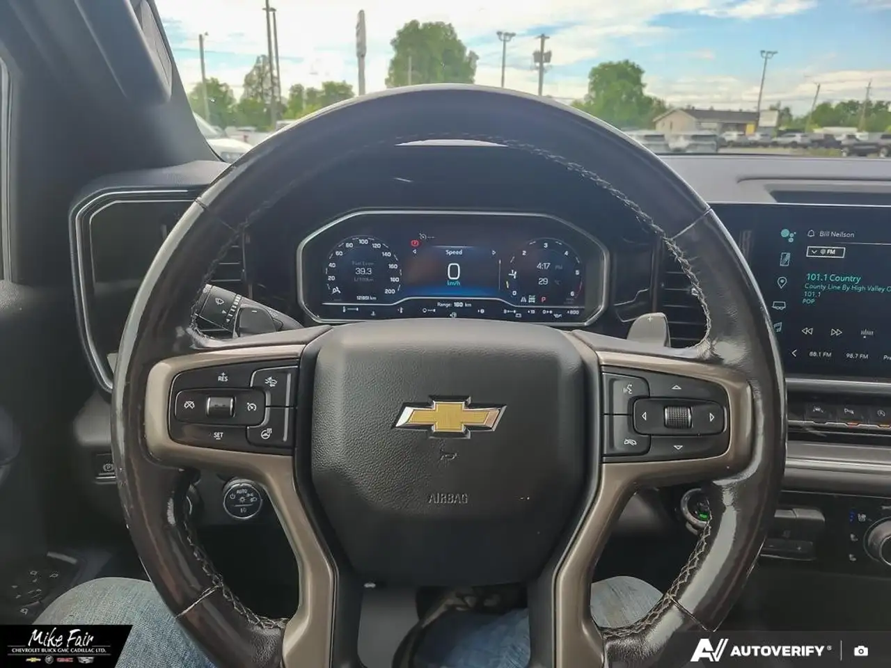 Chevrolet Silverado 1500 - Image 12
