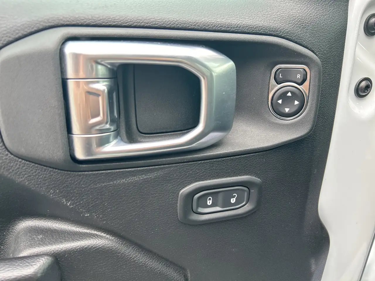 Jeep Wrangler - Image 15