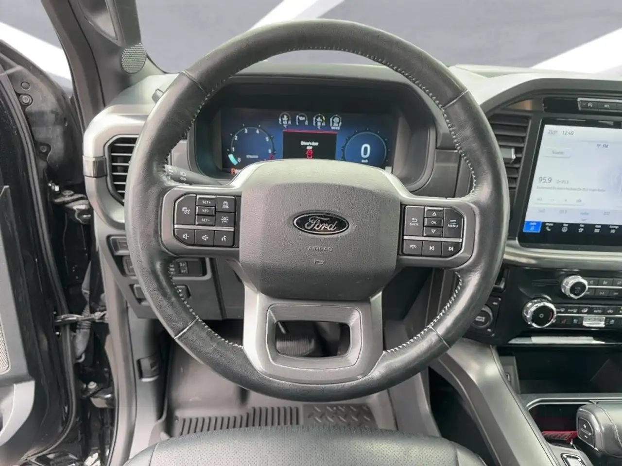 Ford F-150 - Image 23