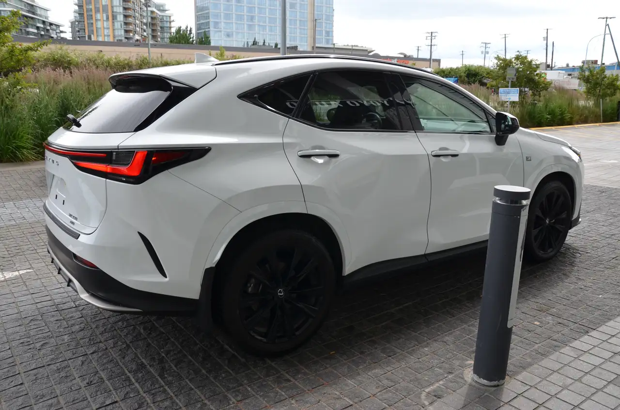 Lexus NX - Image 21