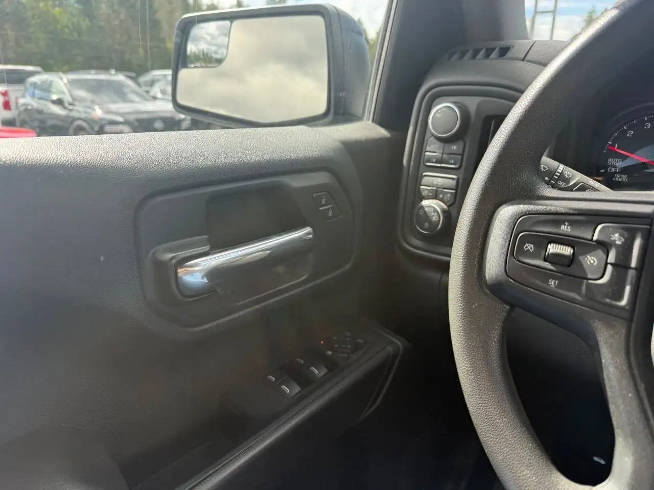 Chevrolet Silverado 1500 - Image 11