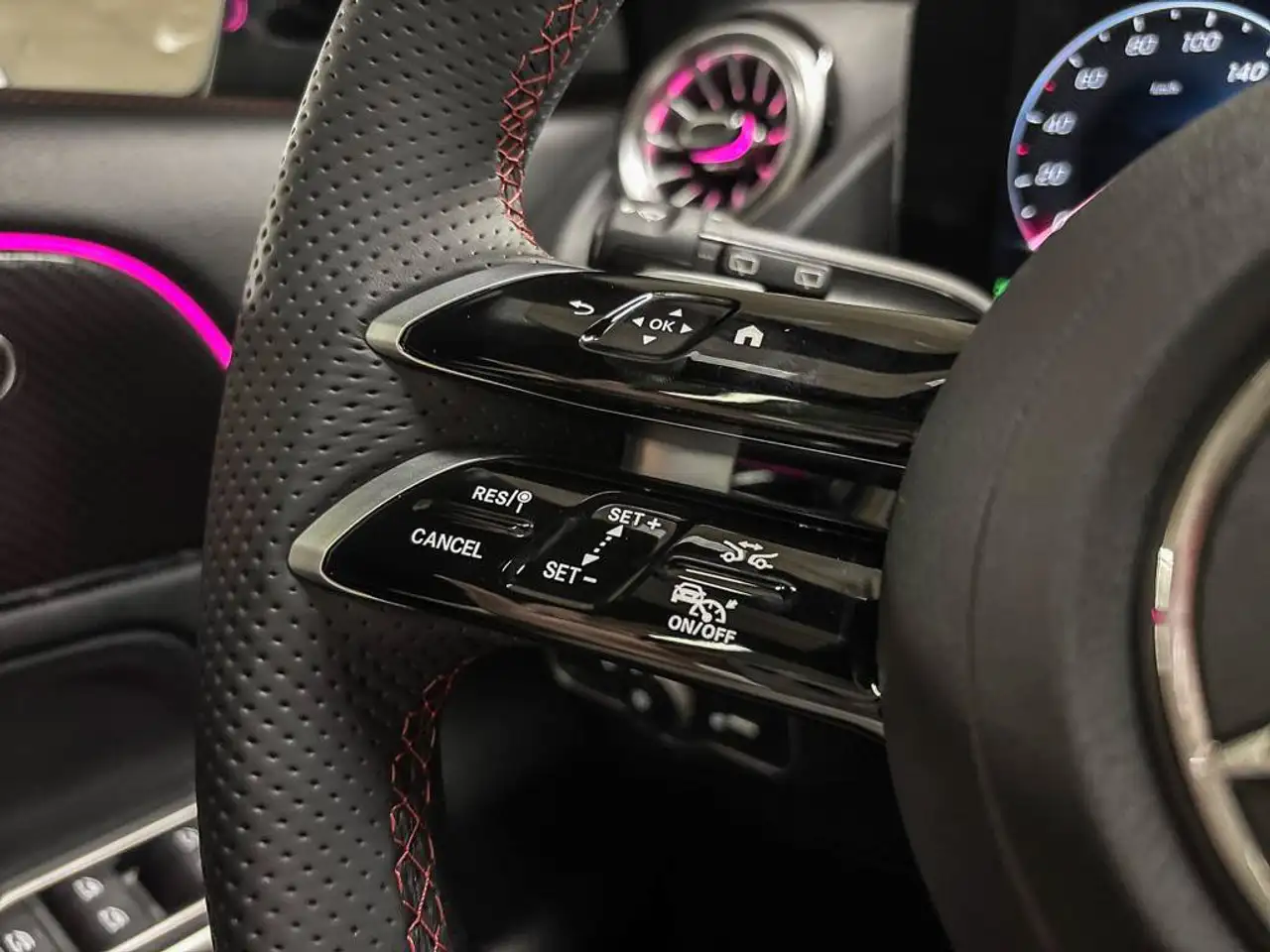 Mercedes-Benz GLA - Image 21