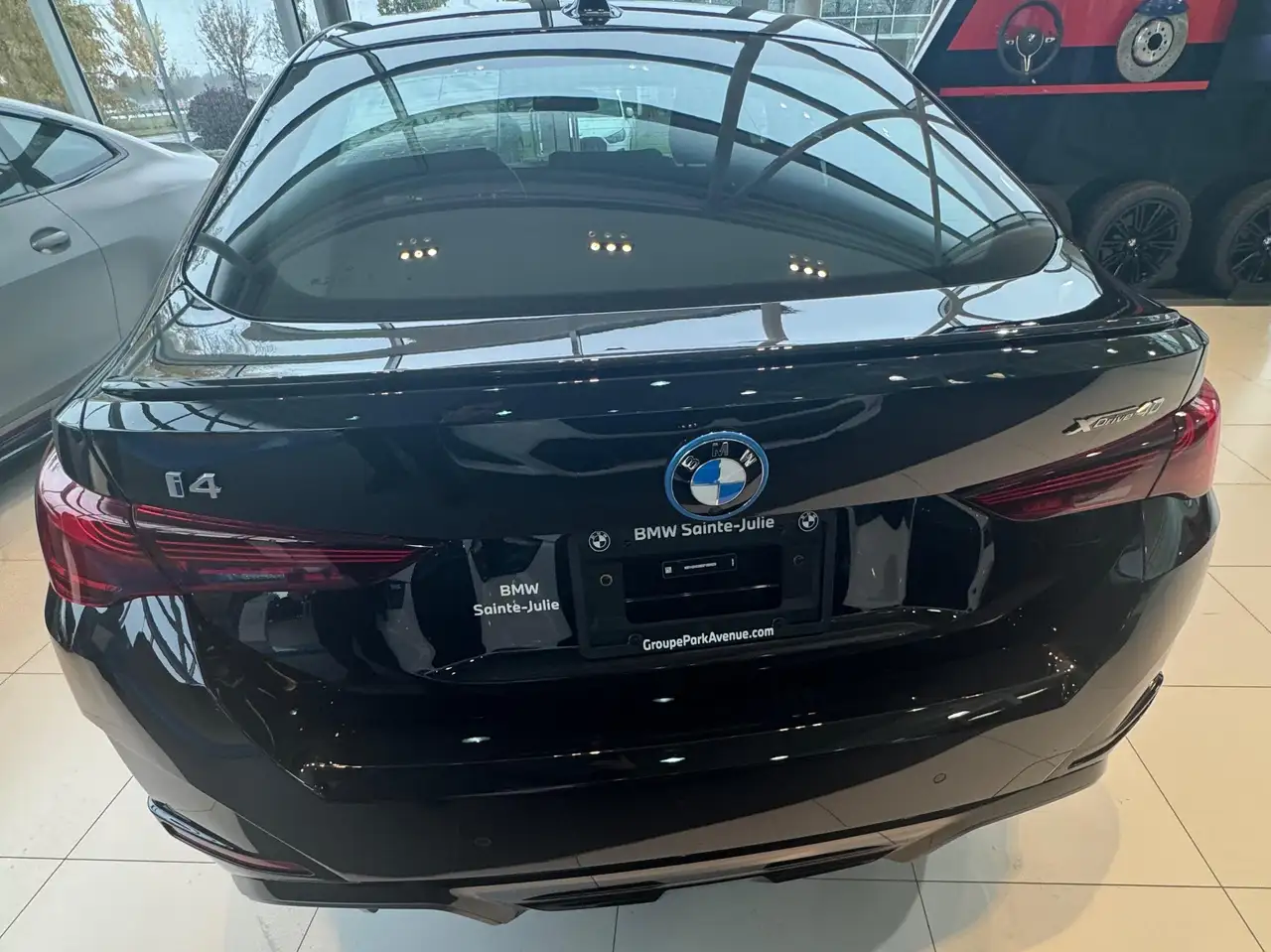 BMW i4 - Image 6