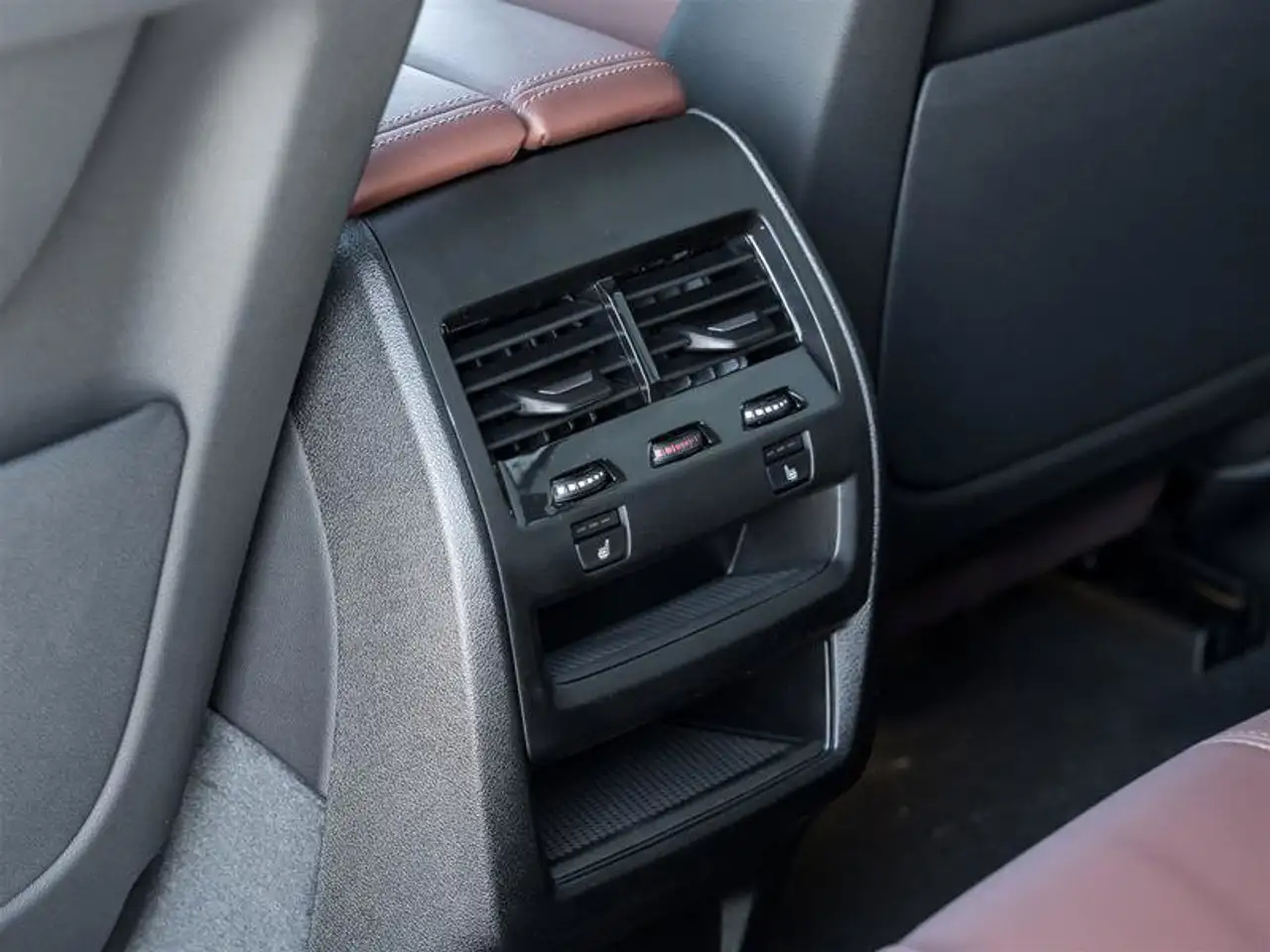 BMW X5 - Image 33