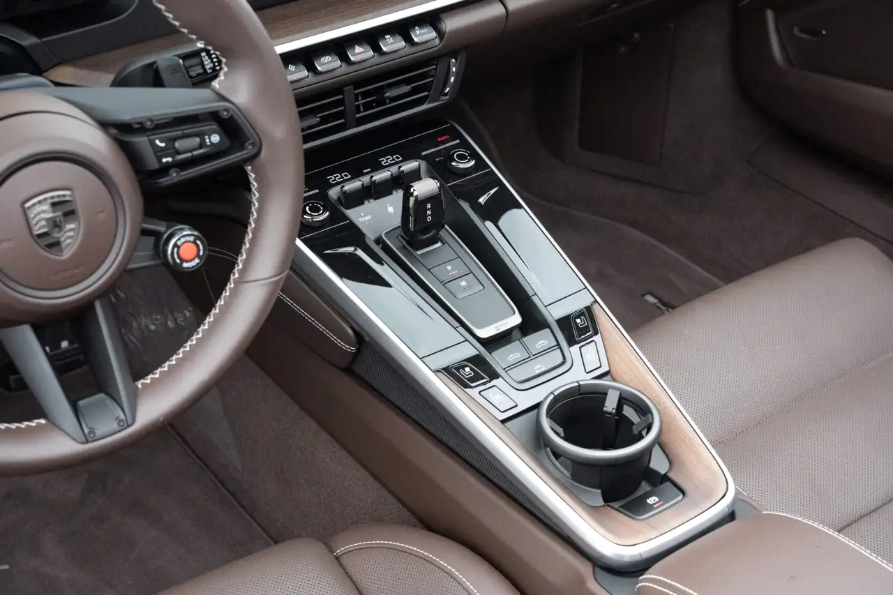 Porsche 911 - Image 44