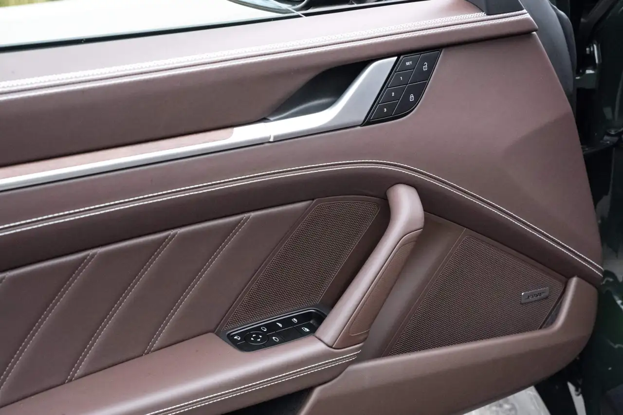 Porsche 911 - Image 45