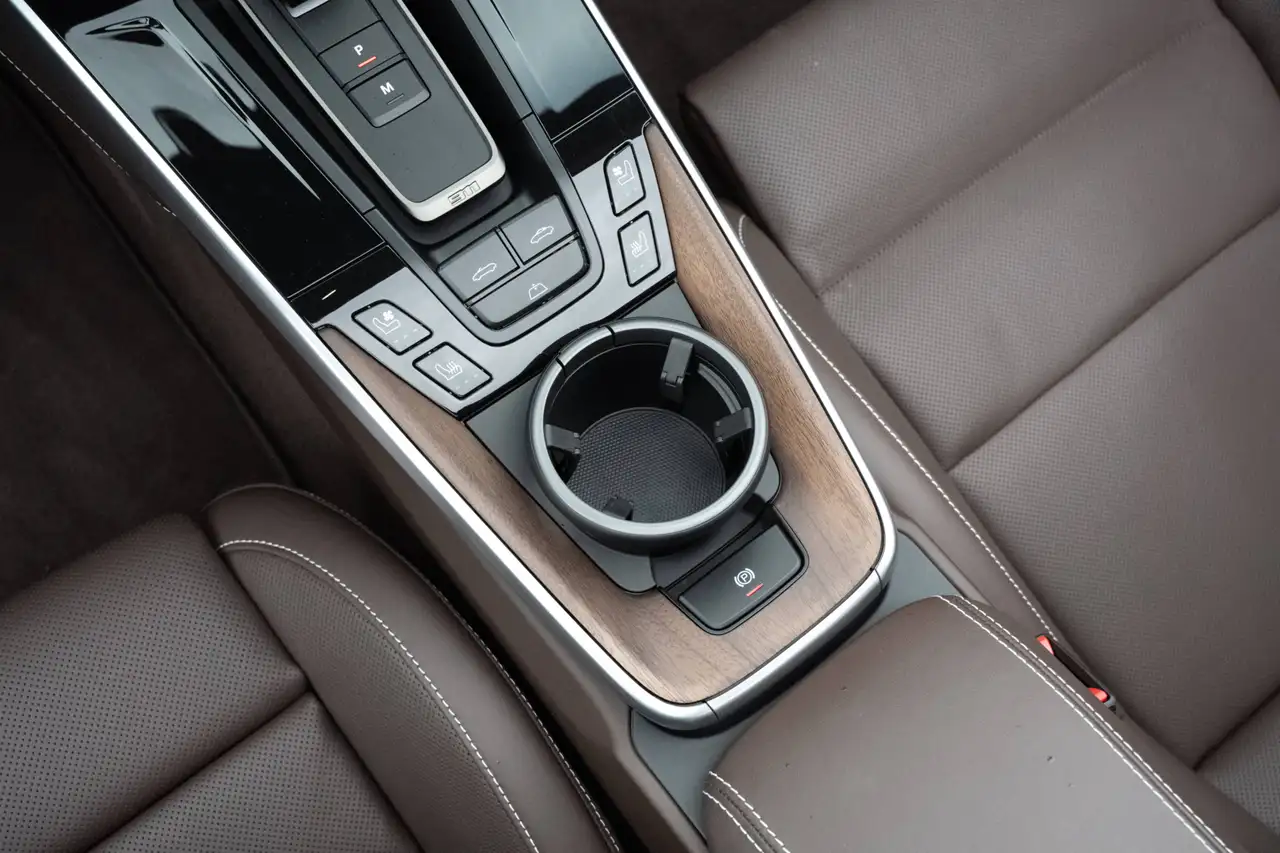 Porsche 911 - Image 40