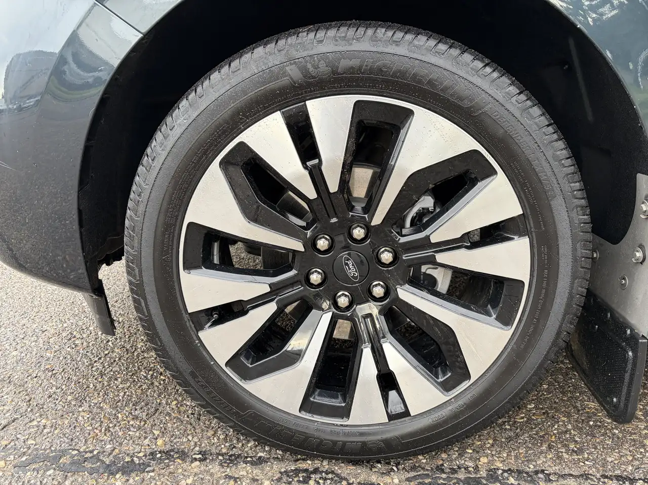 Ford Expedition - Image 9