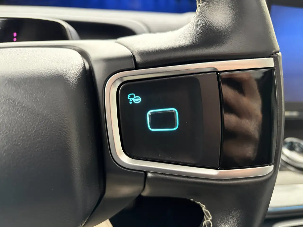 Ford Expedition - Image 17