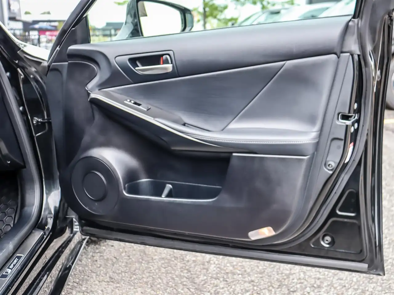 Lexus IS - Image 21