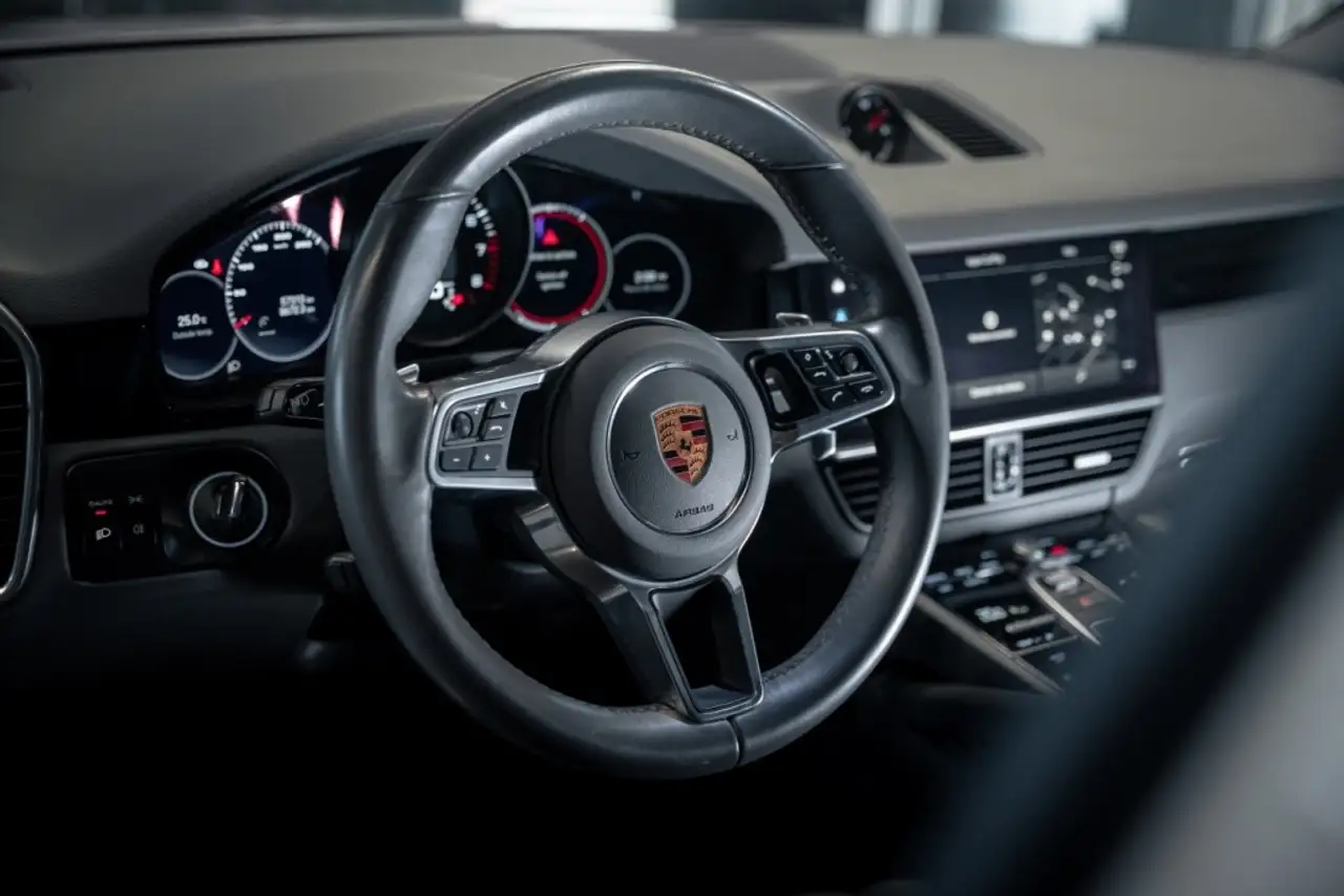 Porsche Cayenne - Image 11