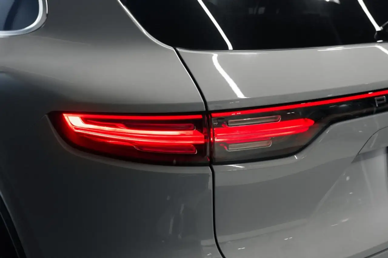 Porsche Cayenne - Image 34