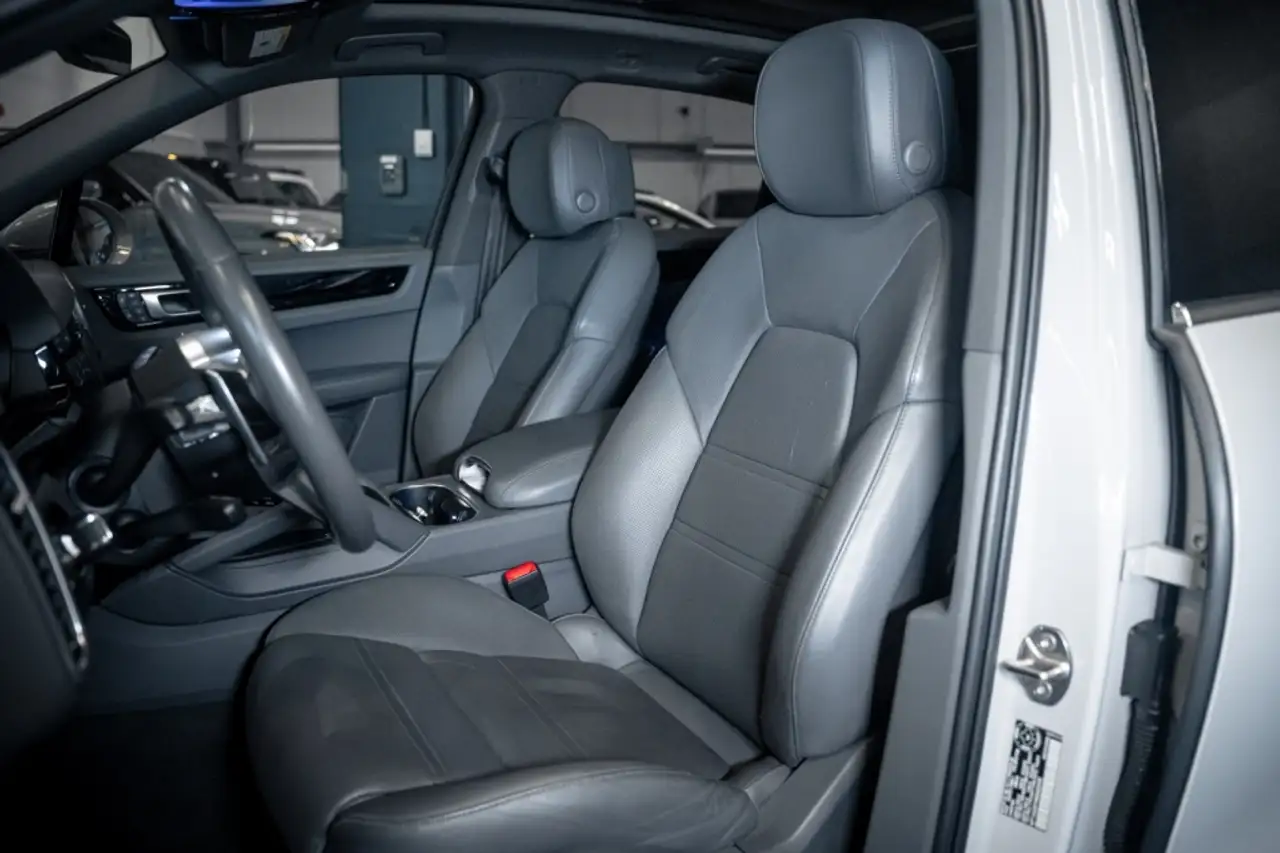 Porsche Cayenne - Image 22